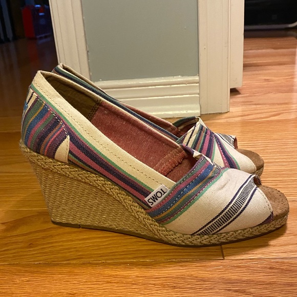TOMS colourful wedge sandals super comfy! Size 7.5W - Picture 1 of 4